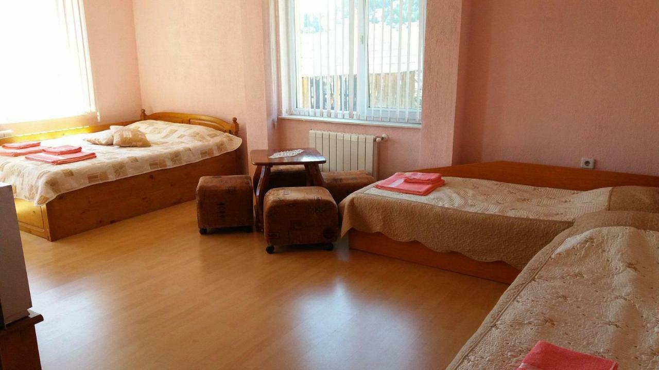 Къща за гости МЕЛИСА Borino Экстерьер фото